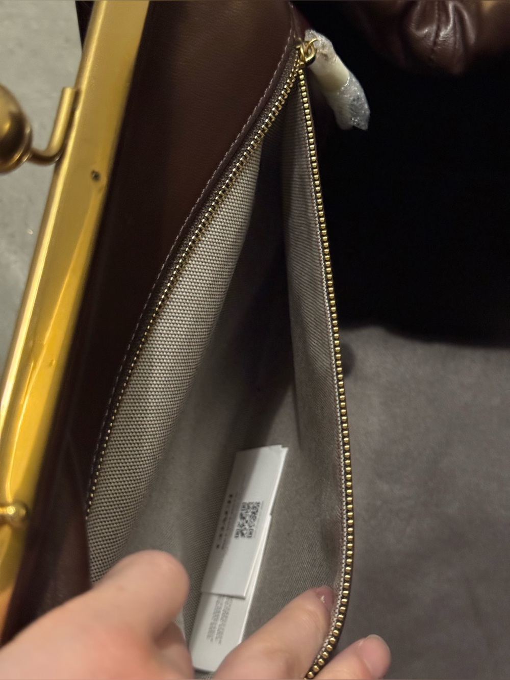 Coach Large Kisslock Frame Bag in Brown with Gold Hardware - Picture 11 of 12